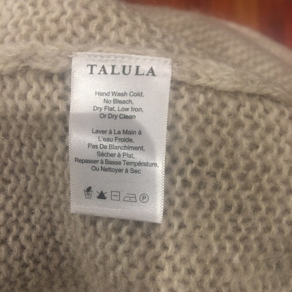 Aritzia Talula women’s cardigan sweater size XS - Picture 7 of 7